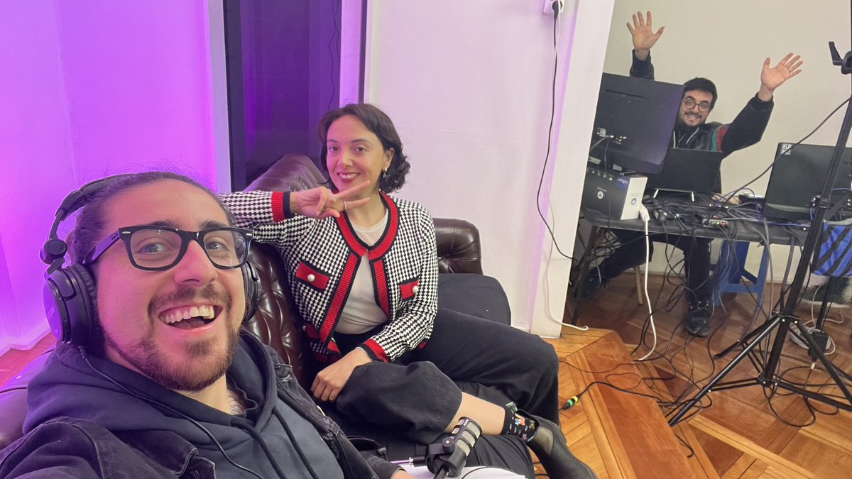 VÉNGASE PORQUE VAMLS A REGALAR HAMBURGUESAS. En breve arranca el capítulo 3 de “La 210” 🚌🍔 youtube.com/live/fMXJGTxzw…