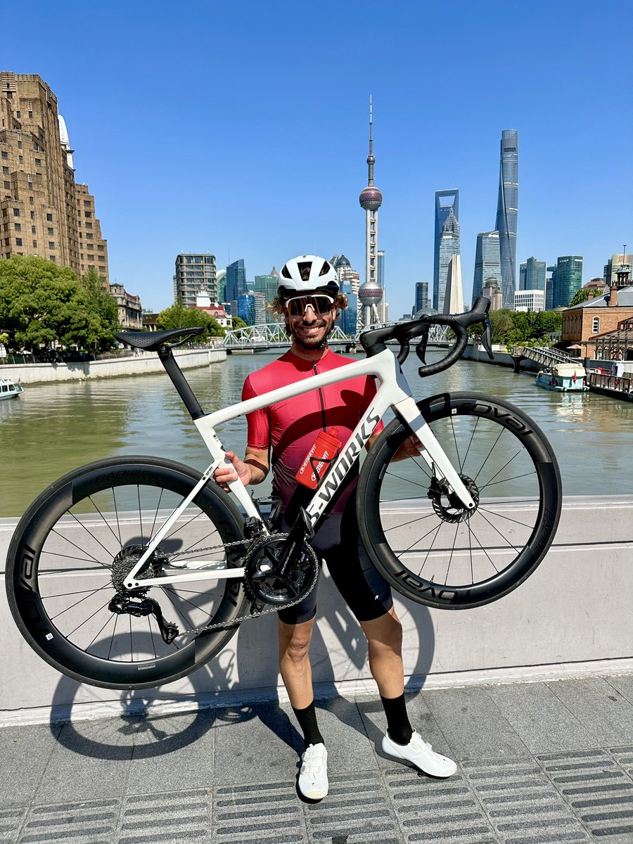 FabioAru1's tweet photo. Here we are 😍

#cycling #shanghai https://t.co/ctFOL1DYWJ