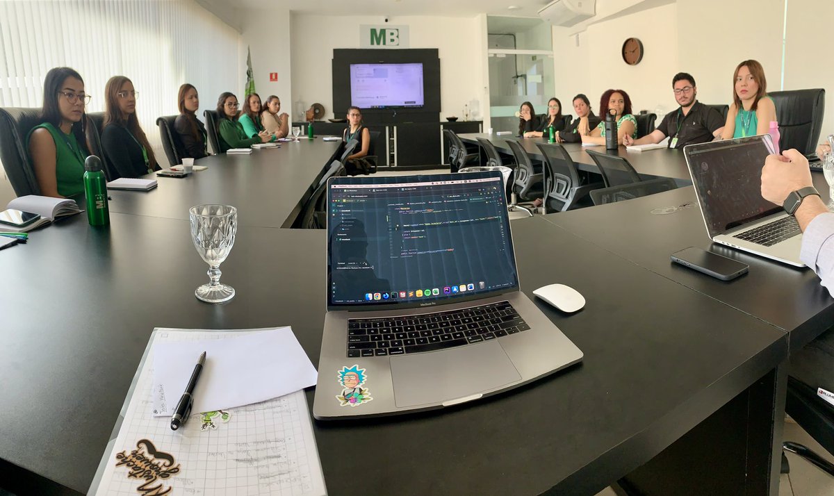 acidcode's tweet photo. A reunião vai ser tranquila, sem pressão… #soudev #php #laravel https://t.co/Wct1MENHlY