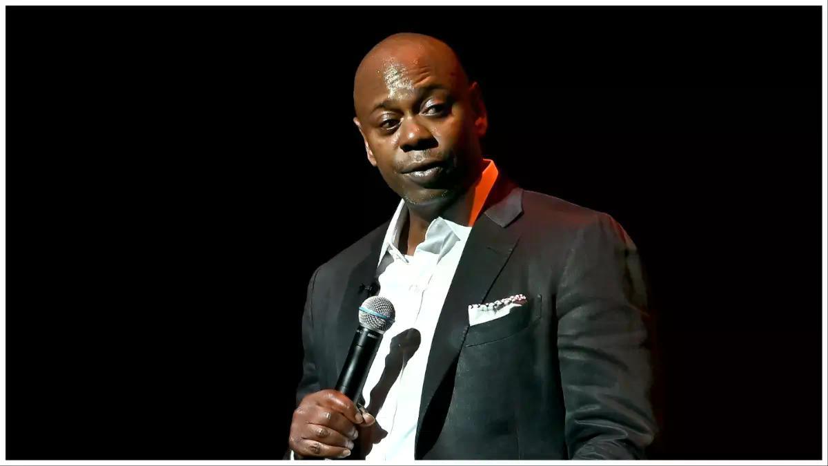 Dave Chappelle addresses Middle East conflict during Abu Dhabi Comedy Week, calls out anti-Semitism and genocide. atlantablackstar.com/2024/05/28/dav…