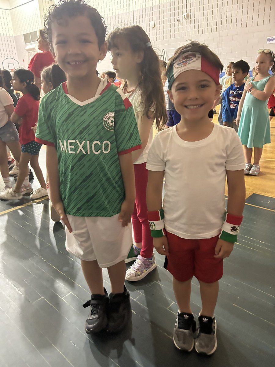 Lenape’s Spanish Teacher loves that her kindergarten class represented Mexico!