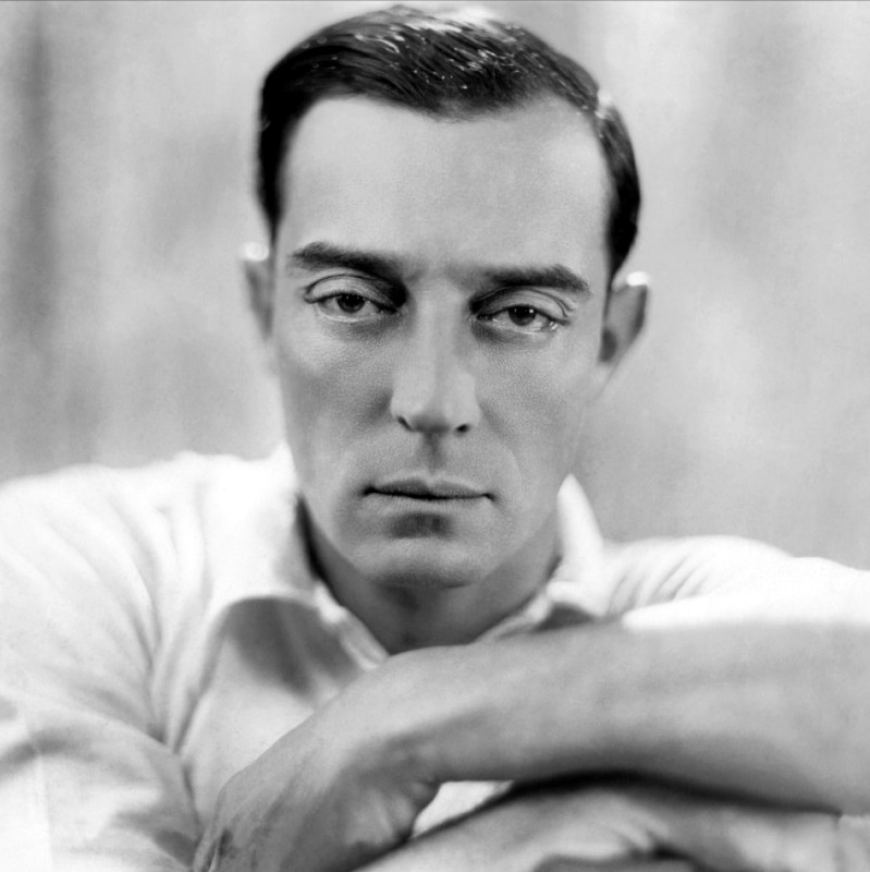 #BusterKeaton looking right at you!
Those eyes, those cheekbones!