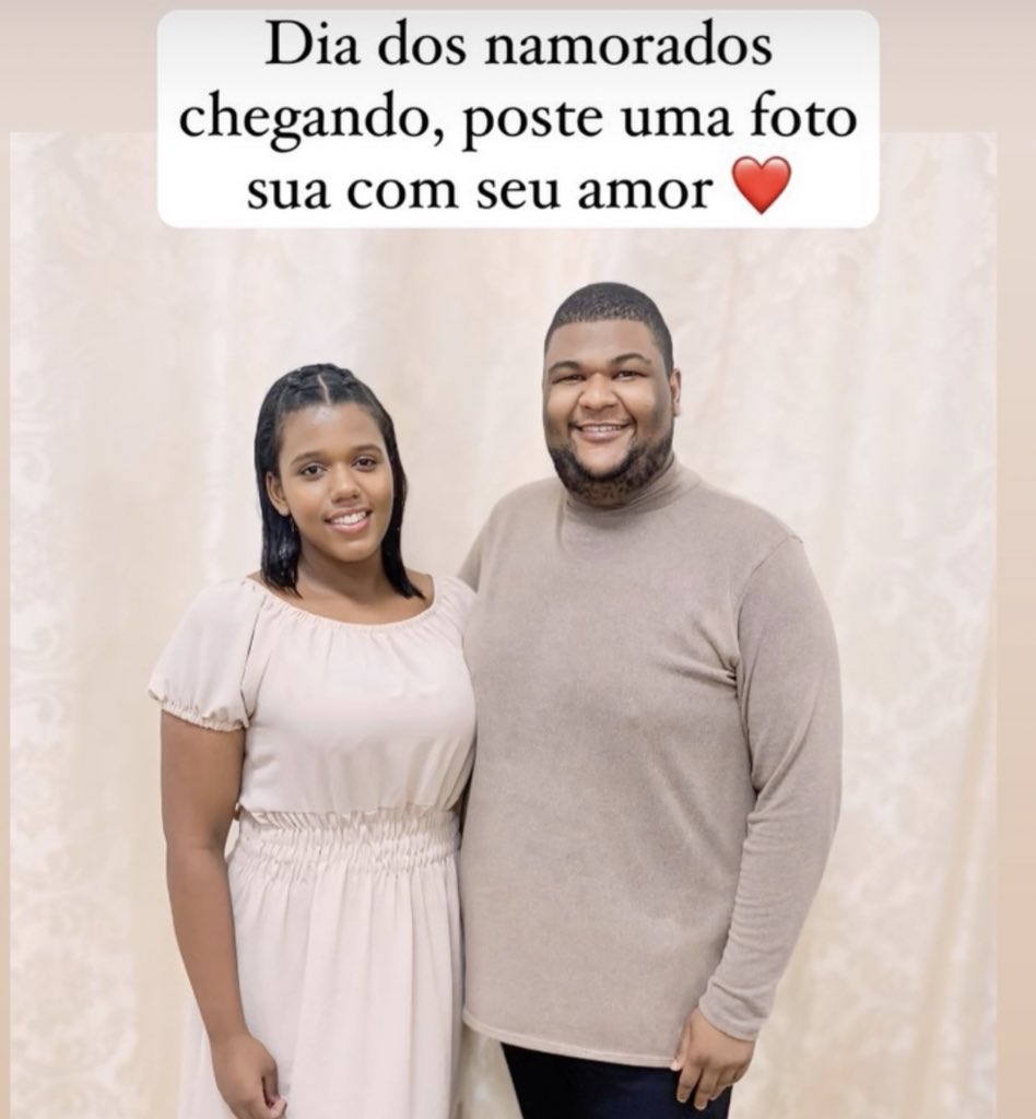 🚨FAMOSOS: João Pedro, ícone de vários memes LGBTQIA+, posta foto com a namorada após se assumir hétero e evangélico.