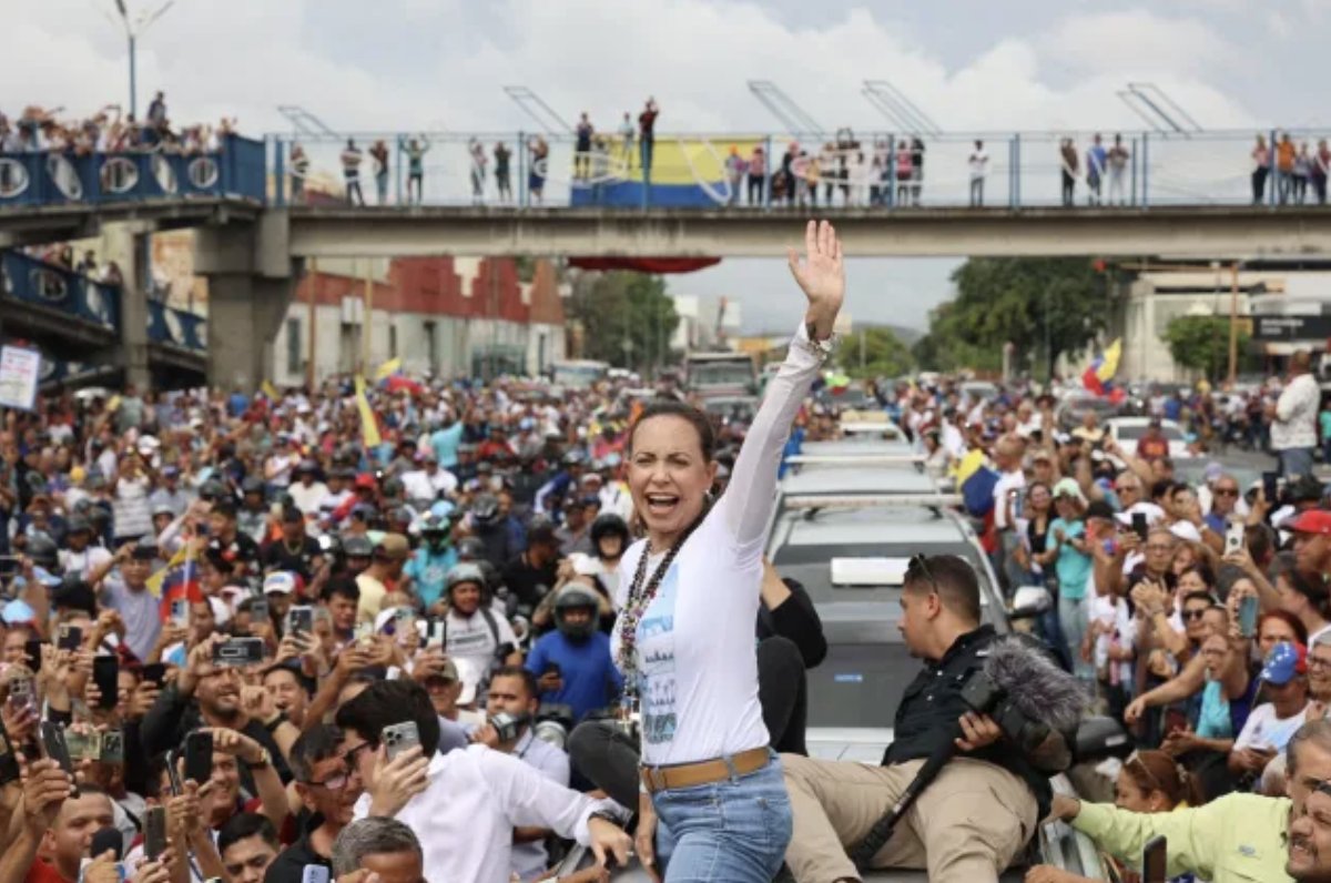 Un río de venezolanos se desbordó las calles de Barquisimeto a la llegada de María Corina Machado #Venezuela #Elecciones #2024 #MariaCorinaMachado #EdmundoGonzalezUrrutia #Barquisimeto @MariaCorinaYA