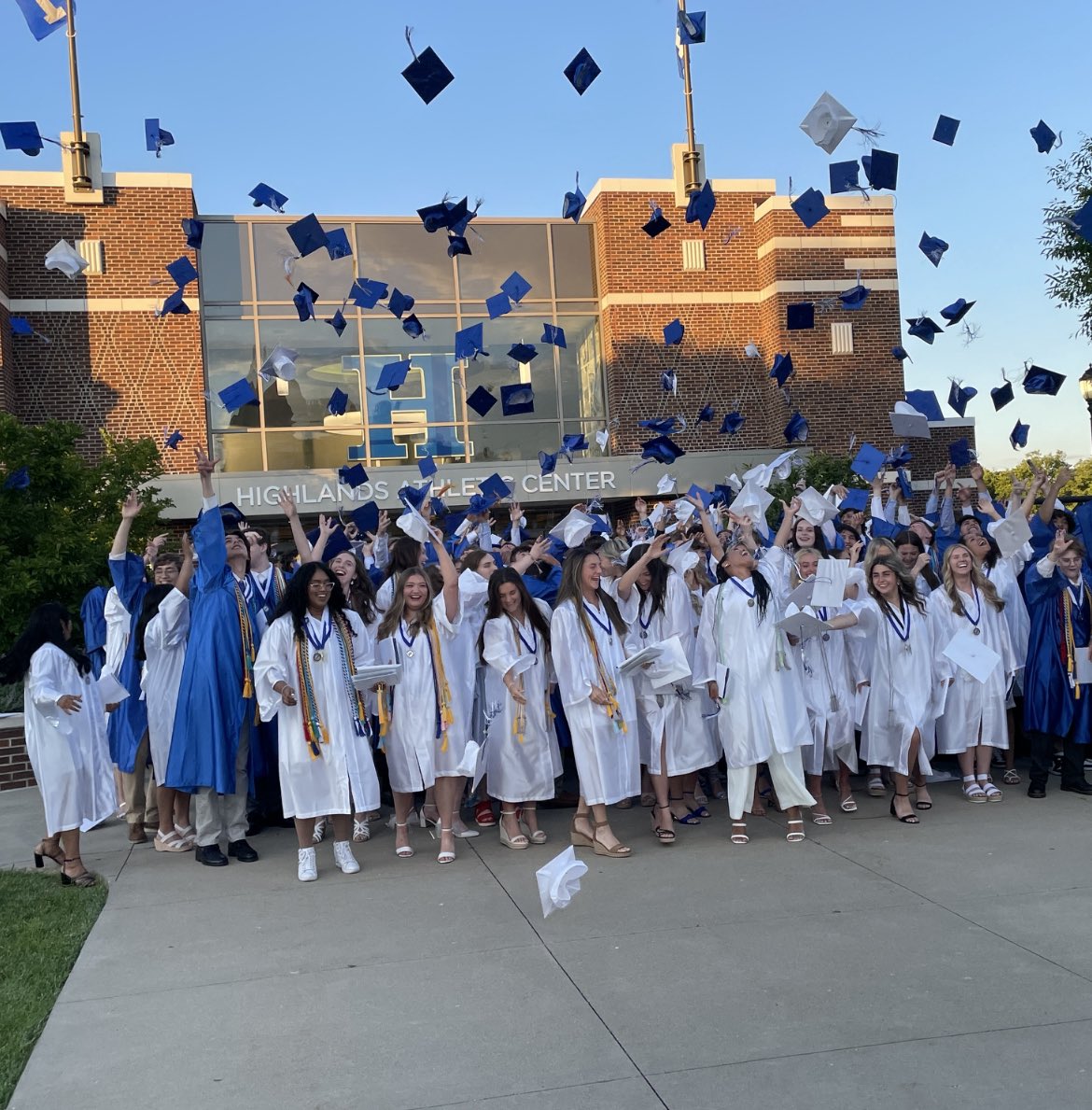 Congratulations to the @FTHighlandsHS Class of 2024!