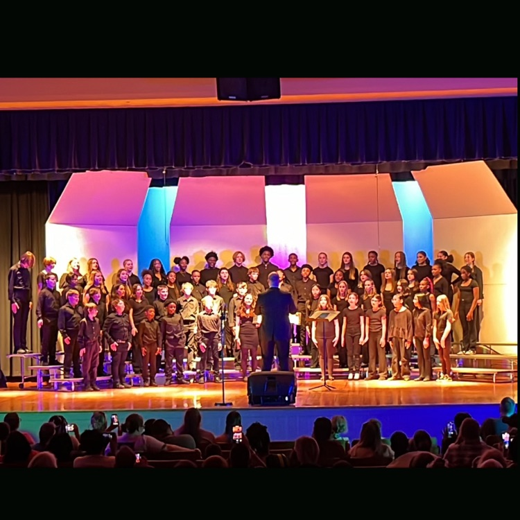 wbmbruins's tweet photo. Congratulations to the 6th Grade Chorus for a WONDERFUL Spring Sing performance!!! 🎤 🎶
#SingingBruins #CooksKids https://t.co/FAD6dV0hb2