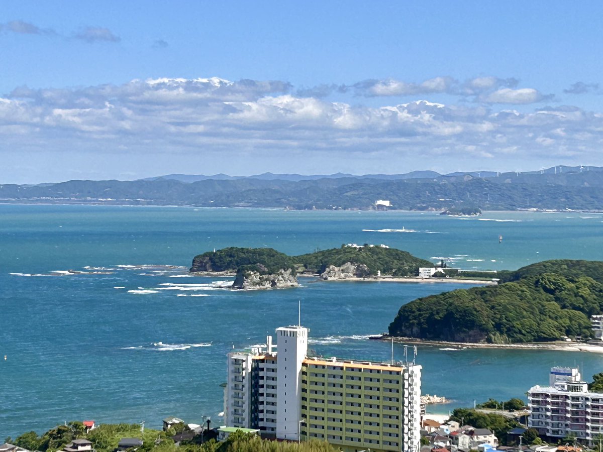 ⛰️平草原展望台

白浜温泉街を見下ろす絶景😊

#平草原 
#平草原展望台 

眼下には、#白良浜、#円月島、#古賀浦 から #田辺湾 まで見渡せます👀✨

#南紀白浜 
#白浜好きな人と繋がりたい