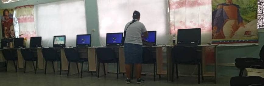#28May 🖥️ Limpieza y desinfección del mobiliario y los equipos informáticos del CBIT 'Hugo Chávez'. Tutora Mary Pineda y obrera María Pérez
@MPPEDUCACION
@Fundabit_
@leivi24
#PorAmorAVenezuela
#SomosFundabit