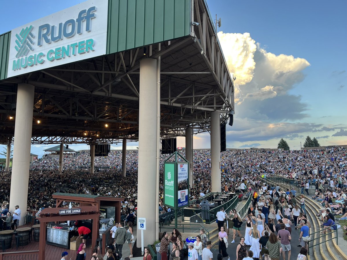 Clouds are really showing off for the @Hozier concert at @ruoffmusicenter 😍 #INwx