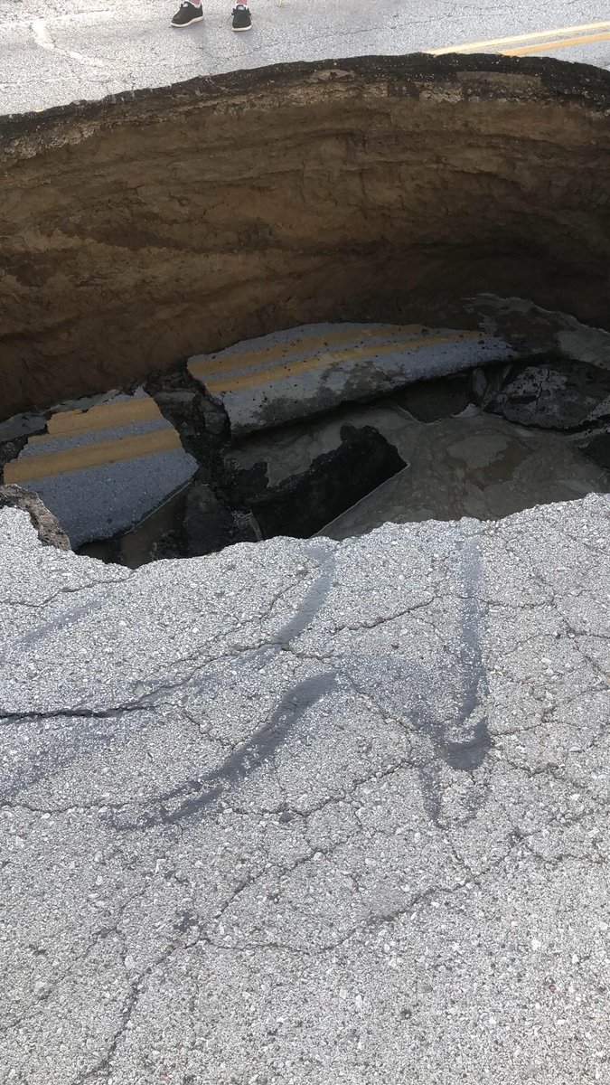 omaha_scanner's tweet image. A large sinkhole has opened up near 33rd and Cass Street. Please don’t drive into it. 
#OmahaScanner 

📸: Teniya L