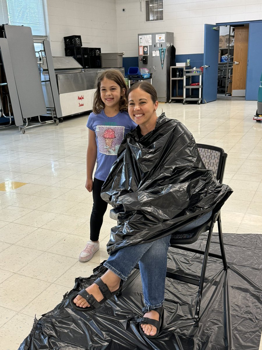 dclingingsmith1's tweet image. Lexa saved her Starbucks ALL year long, and today was the day she got to pie her mom in the face!!! #starbehavior #bigsmiles #greatsport @VV_Voyagers @MrsLunkenheimer @MrLunkenheimer