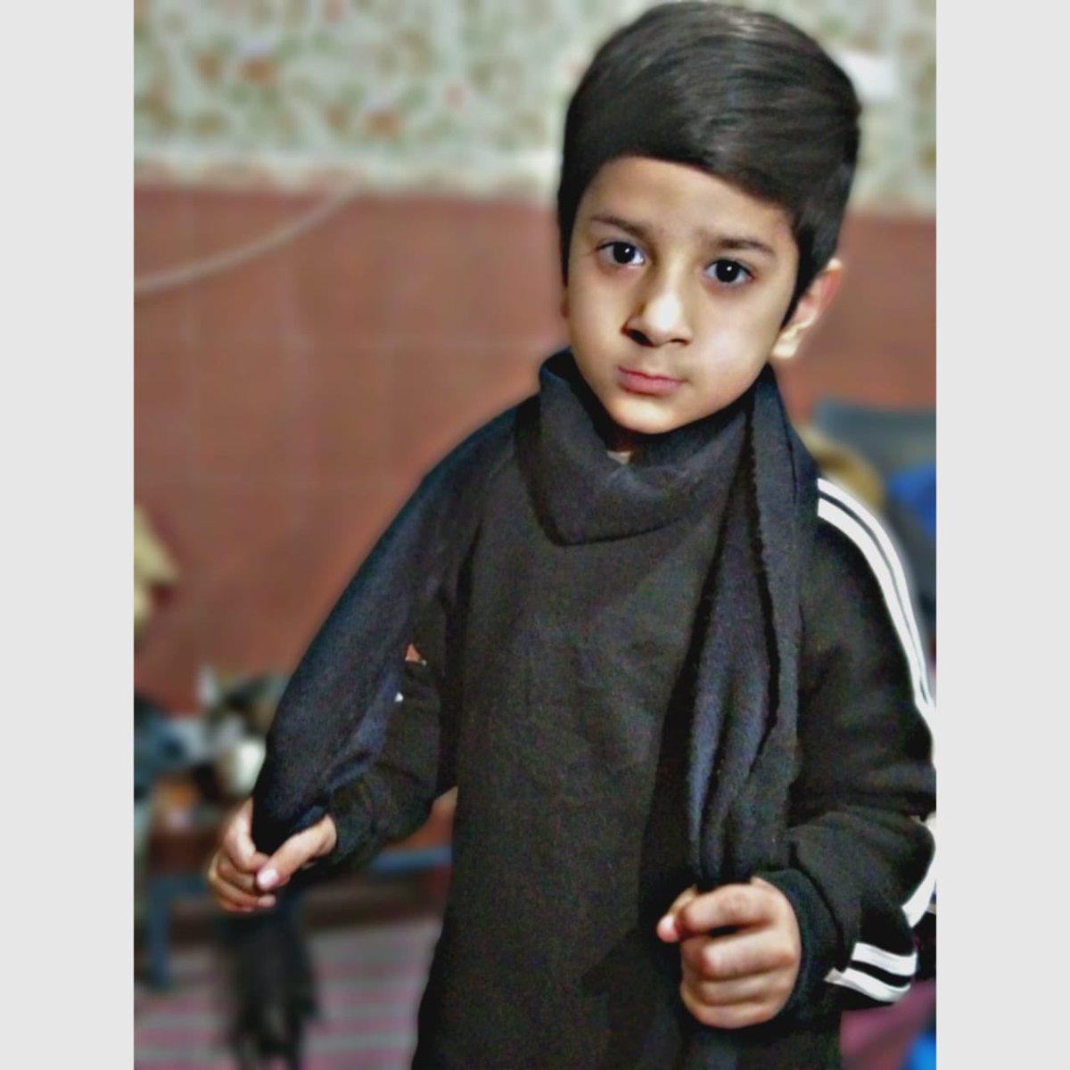 Nadirqureshi's tweet photo. ہمارے سوشل میڈیا لاہور کے انچارج @Mr_awaiso  کے بھائی کے بعد انکی بہن کا بھی انتقال ہوگیا! 

اِنّا لِلّٰهِ وَاِنّا اِلَيْهِ رَاجِعُوْن

‼️بچے شدید زخمی ہیں ، حادثہ سپیڈو بس ڈرائیور کی غفلت سے ہوا @MaryamNSharif صاحبہ سے واقعہ کا نوٹس لینے کی درخواست کسی کا ہستا بستہ گھر کسی کی غفلت سے پلک جھپک کر اُجڑ گیا!!!

#Lahore