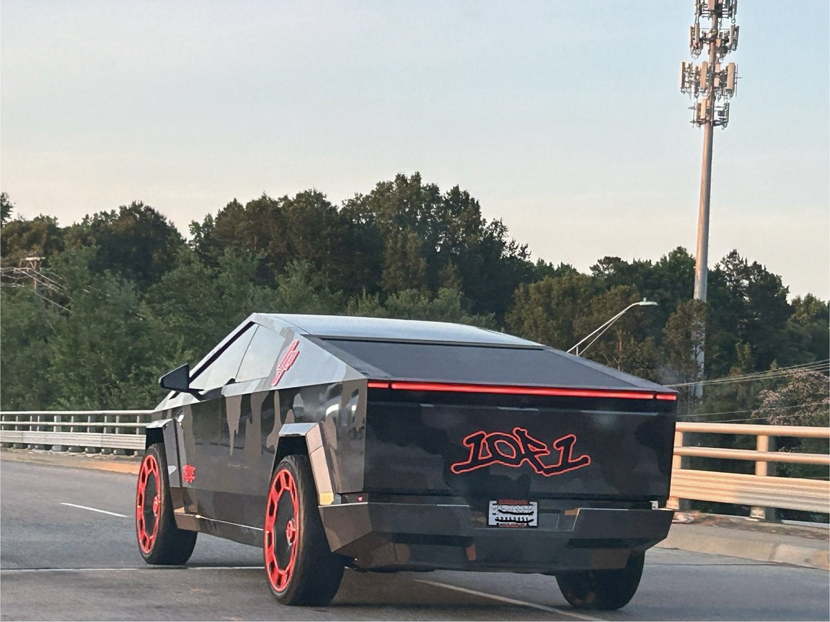 👀 very mellow Cybertruck spotting.