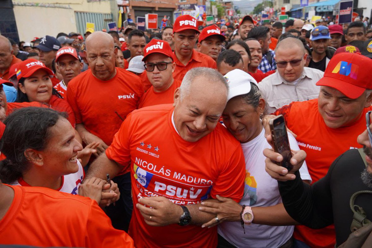 #28May Rumbo a la victoria contundente del 28 de julio porque Venezuela no quiere bloqueo, quiere paz, bienestar y crecimiento. 

<a href="/dcabellor/">Diosdado Cabello R</a> @nicolasmaduro @partidopsuv <a href="/psuvlara2023/">Psuvlaraoficial</a>