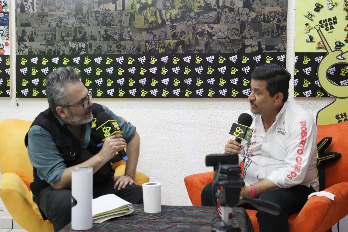 RobertoCaLopezG's tweet photo. Muchas gracias a mi amigo Ely Castillo por la entrevista que me realizó esta tarde en @michangoonga.
Pueden verla completa aquí 🔗https://t.co/VmXAeTtK4m https://t.co/jH61w0uqIU