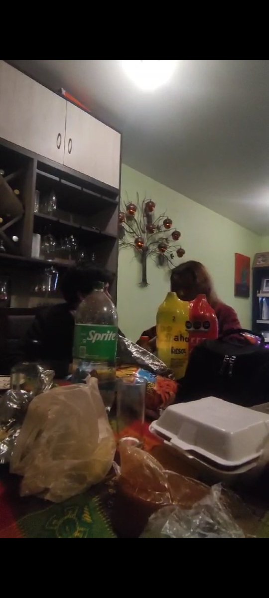 Mis amigos de Ciudad de México nos tomaron un vídeo juntos, nos vemos increíbles agarrados de las manos apoco no ♥️