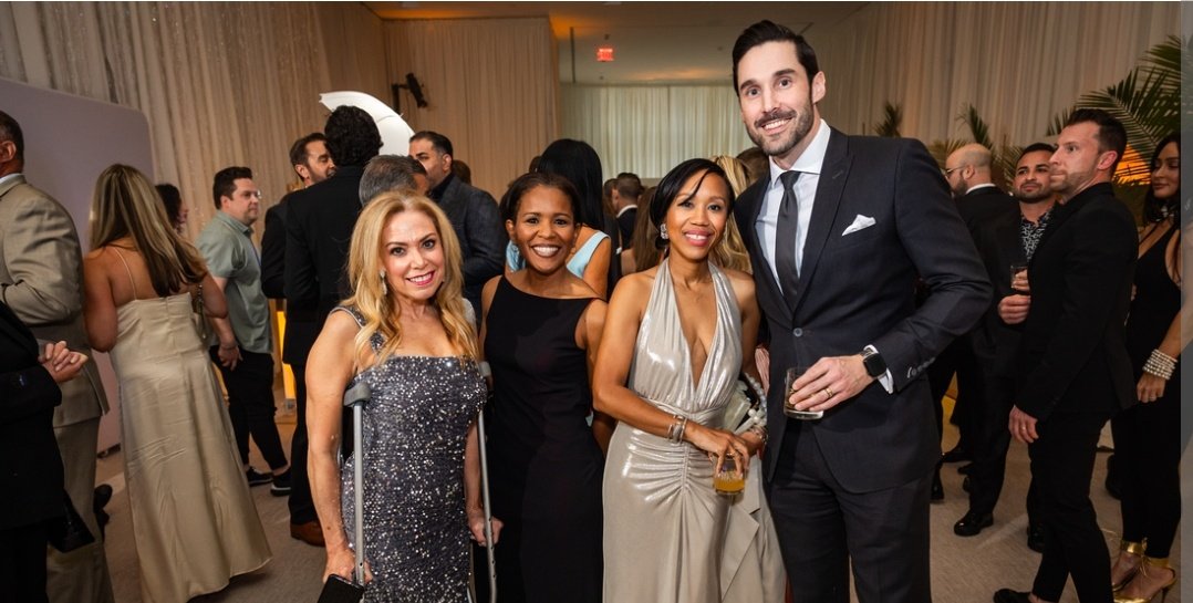 SheilaShowPHL's tweet photo. A few more #tbt 📸 from 
@LafayetteHillSt
@Paulcsi taken during @phillystylezine
25th Anniversary celebration at @FSPhiladelphia !✨️
Thanks @JohnColabelli for an incredible event.
📸w/ @K_Hua @JasonFox29 @ErinColemanTV @KeithJones .
#phillystyle
#PhiladelphiaStyle
#modernluxury https://t.co/pksOEWSP3R