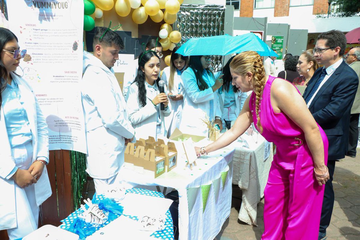 En la Facultad de Medicina de la @UAEM_MX, la Secretaria de Salud, Dra. Macarena Montoya Olvera, recorrió la 'Feria de emprendimiento de Nutrición' que forma parte de las actividades académicas de las y los estudiantes de la licenciatura de Nutrición.

#PrevenirEsSalud