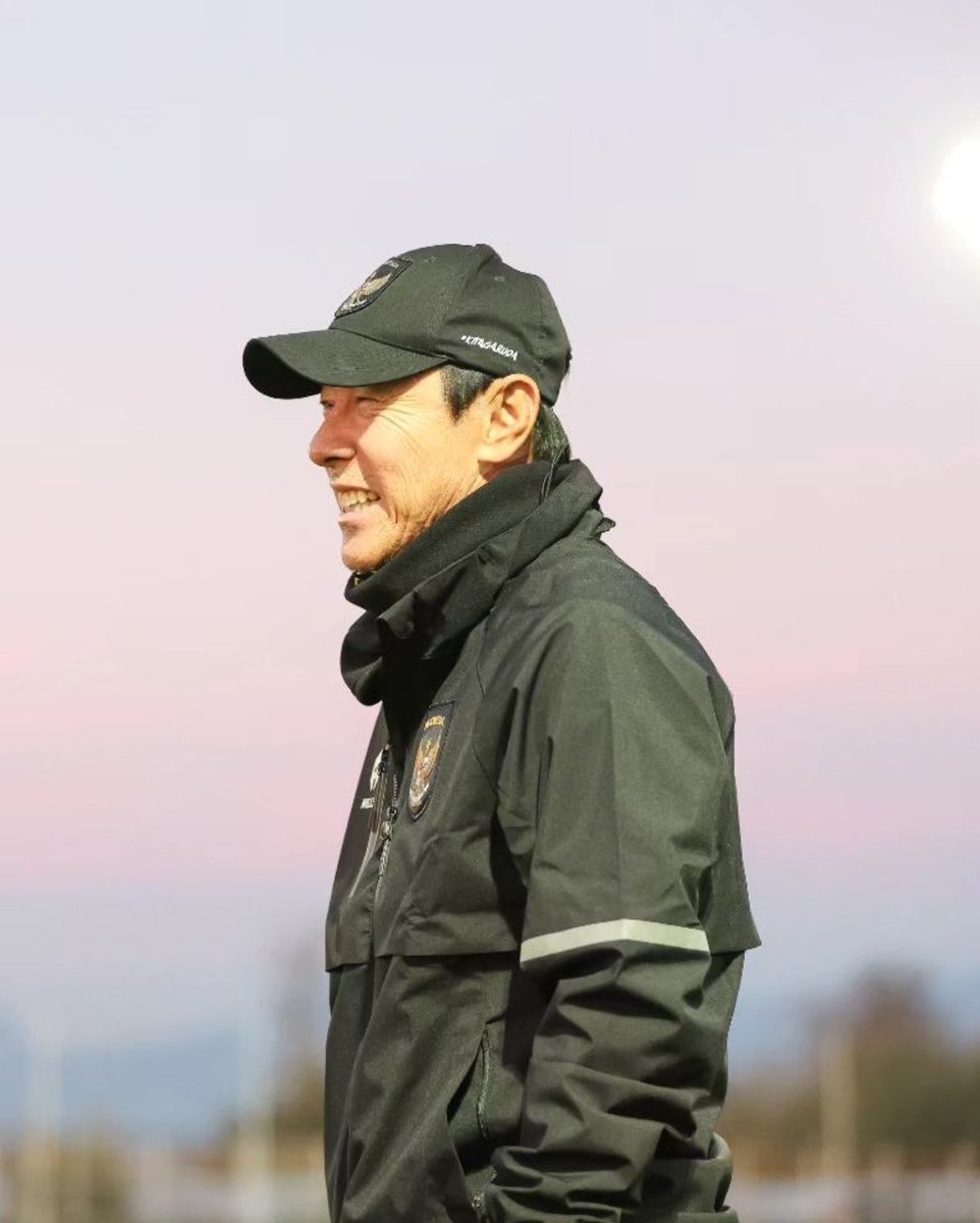 Coach Shin Tae Yong ketika ditanya soal Elkan Baggott yang absen jelang kualifikasi piala dunia melawan Irak dan Filipina:

🗣 STY: 'Masalah Elkan mungkin langsung tanyakan saja kepada Elkan, mungkin Elkan yang lebih tahu,' 🤔

✍🏻 @detiksport