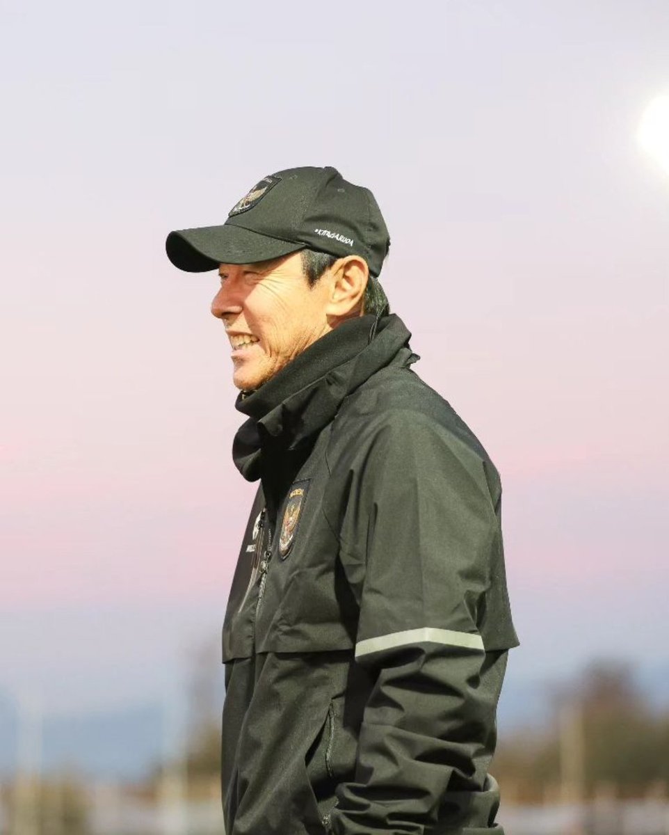 Coach Shin Tae Yong ketika ditanya soal Elkan Baggott yang absen jelang kualifikasi piala dunia melawan Irak dan Filipina:

🗣 STY: "Masalah Elkan mungkin langsung tanyakan saja kepada Elkan, mungkin Elkan yang lebih tahu," 🤔

✍🏻 <a href="/detiksport/">detiksport</a>