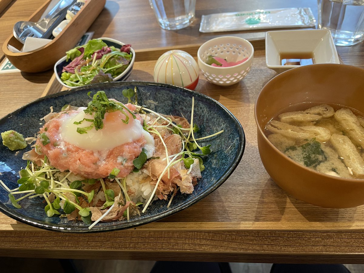 おはようございます☀
台風みたいな天気から一転、横浜は晴れて蒸し暑いです😩

3月末決算の建設業の決算変更届に着手💪

⬇️相鉄線天王町駅の美味しいご飯屋さん