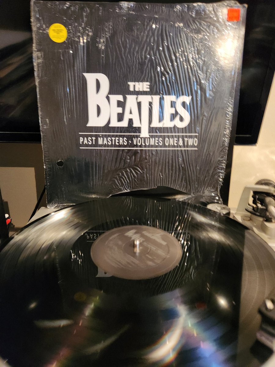 Past Masters is a great collection of Beatles songs. Love the music but the sound quality isn't as fab as later releases like the 2012 stereo or the 2014 mono boxes. Regardless I can't help but have a good time listening to this!
#TheBeatles #PastMasters #LoveMeDo #vinylrecords
