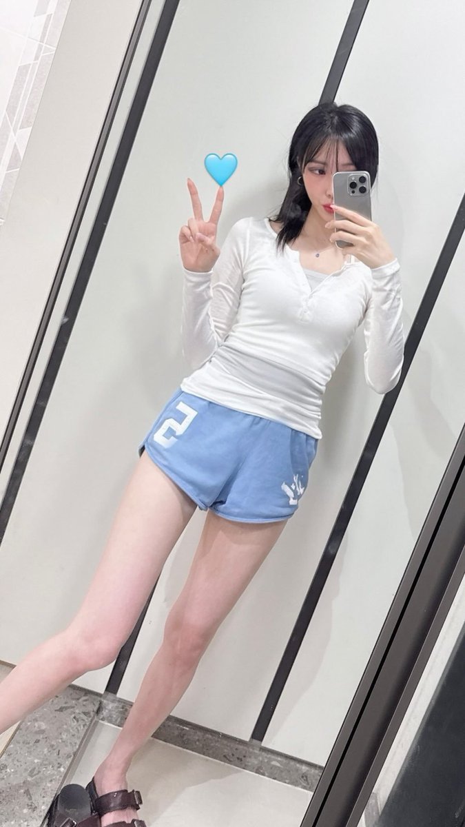 hourly yuju 🐶 tweet media