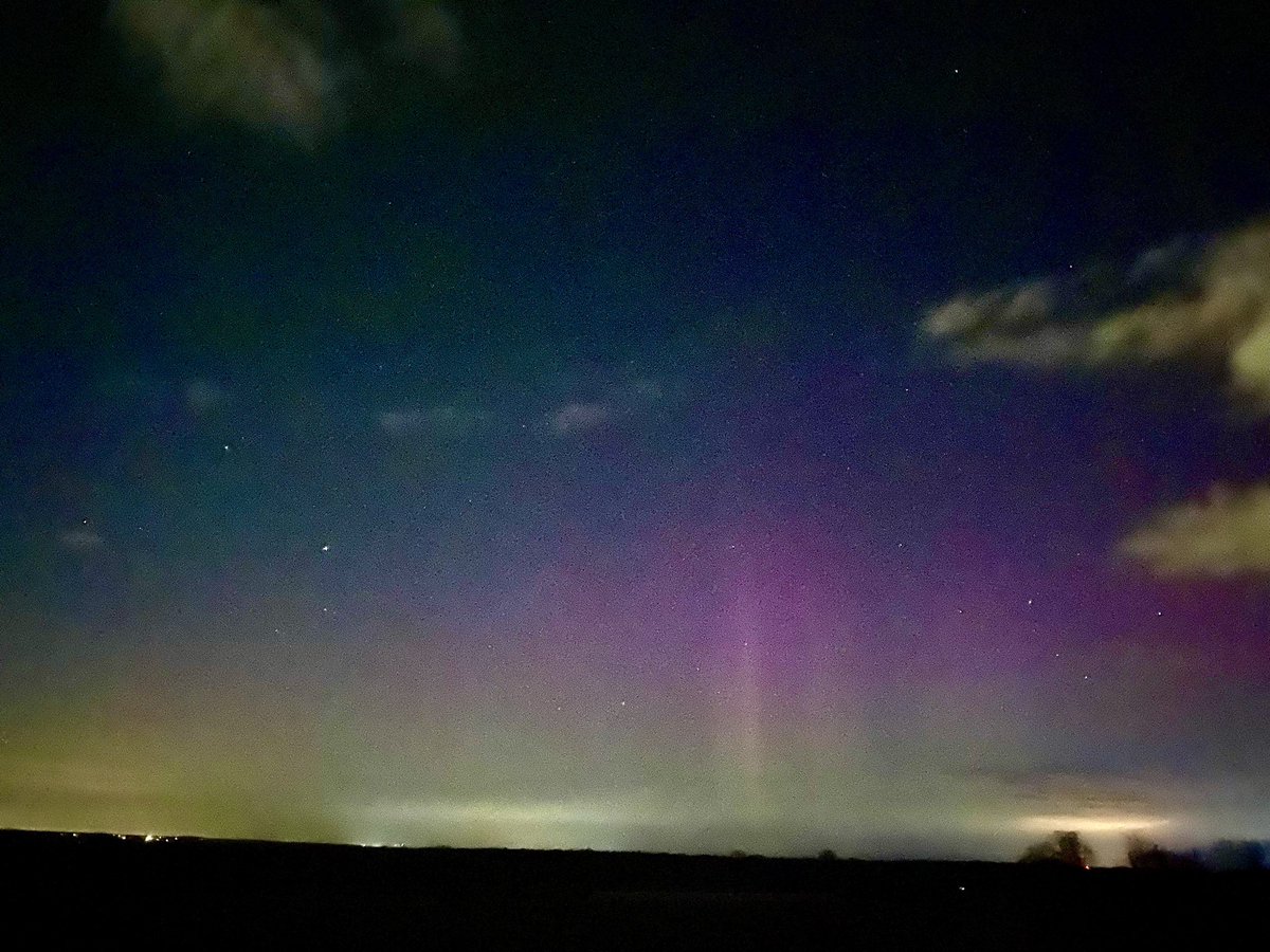pondaroski's tweet photo. 20240512 10:52pm 49Β°F Self-Portrait Viewing AMAZING Aurora Borealis In A Random Rural Landscape, Geneva, NY. Z.
#selfportrait
#mindful
#auroraborealis
#lookingup
#artishard
#accentlight
#randomrurallandscape
#coincidentaltourist
#orangehat
#pondaroski
#JoeZiolkowski https://t.co/RtlZitYo3h