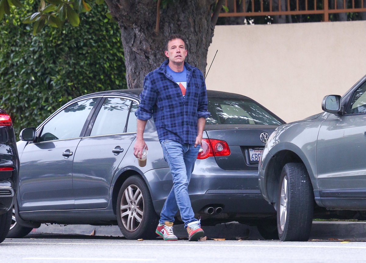 Ben Affleck was recently spotted in a pair of Nike SB 'What The Dunks' from 2007. Of course he had an iced coffee in hand as well ☕️