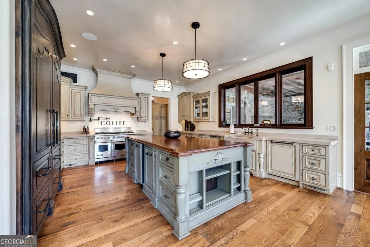 kentwood's tweet image. 🏡 Discover our featured Luxury Portfolio International listing presented by Harry Norman Realtors: 3702 Meeting House Mountain Road, Clayton, GA. 

Visit the link in our bio to learn more.

#kentwoodre #georgiarealestate #luxuryhomes #luxuryrealestate #luxuryportfolio