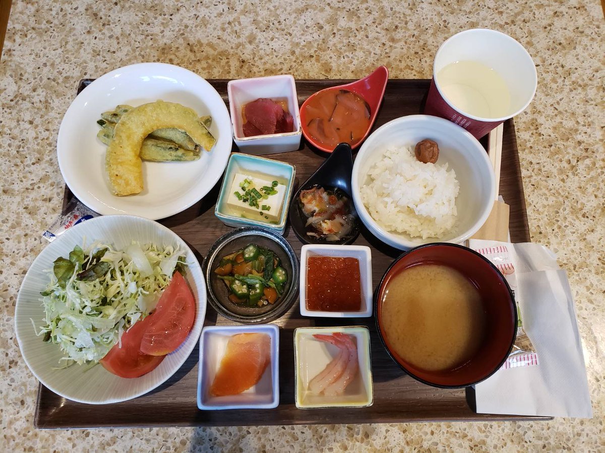WORLD_HOPPING's tweet photo. 飛行機を使う旅行が初めてのお客様
北海道へ飛び立ちました✈
写真は、すすきのにあるホテル『ビスポークホテル札幌』の朝食🍴
良い旅になりますように🎵 https://t.co/jt848gauPz