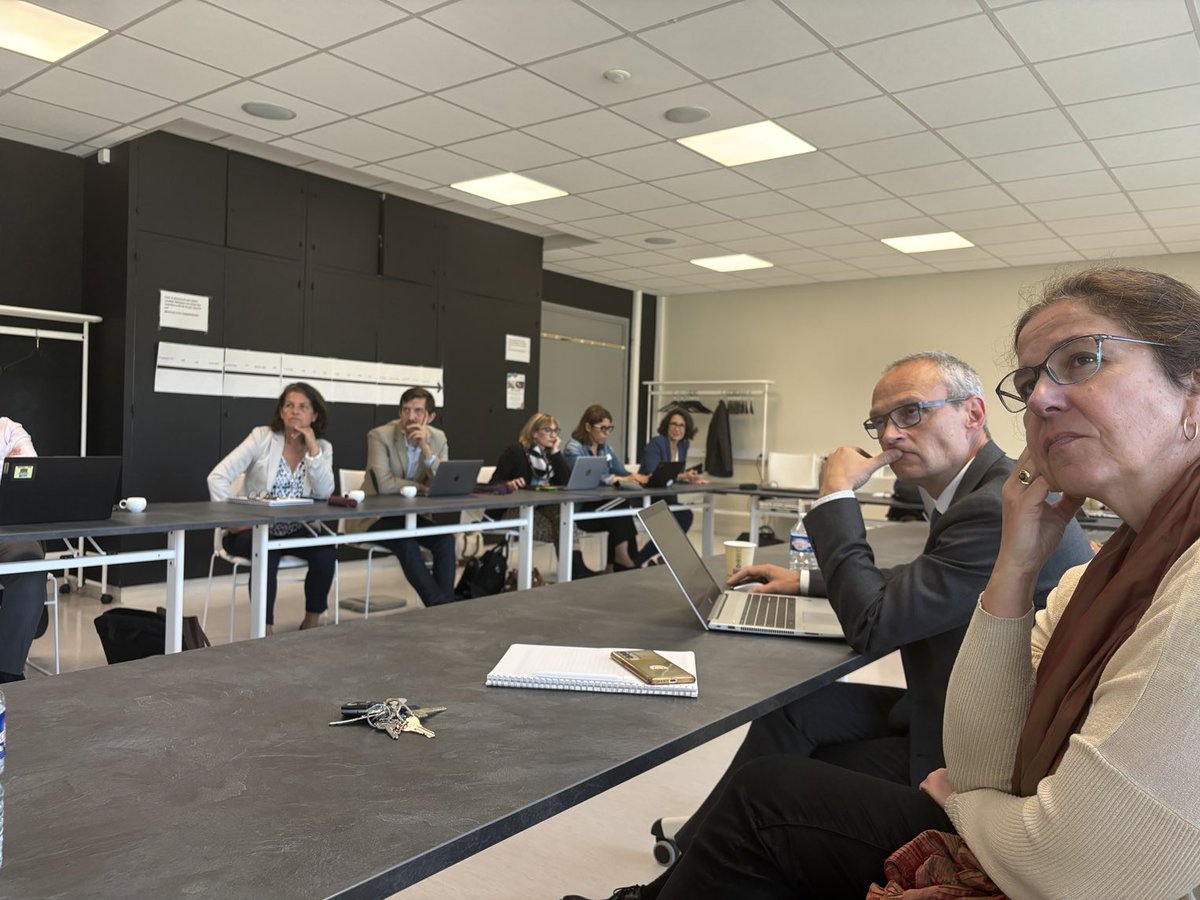 EskenaziSand's tweet photo. Jour 3 formation leadership pour les personnels d’encadrement ⁦@DSDEN31⁩ par ⁦@romuald_normand⁩ . Merci ⁦@leclercarno⁩ d’avoir permis cette formation essentielle pour le développement professionnel des personnels en lien avec la recherche ⁦@FAURIEHERBERT⁩ https://t.co/V8VAqKqBdG