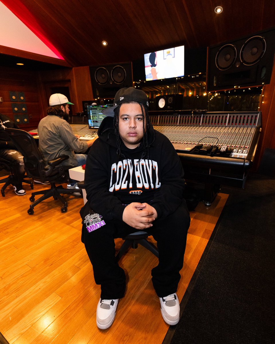 Yung_Chowder's tweet photo. Studio Time In LA 🍪📈 #bernoneent https://t.co/5baZPEh46j