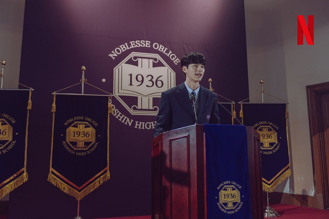 #RohJeongEui and #LeeChaeMin new stills from Netflix drama #Hierarchy.

Release on June 7. #KimJaeWon #JiHyeWon #LeeWonJung