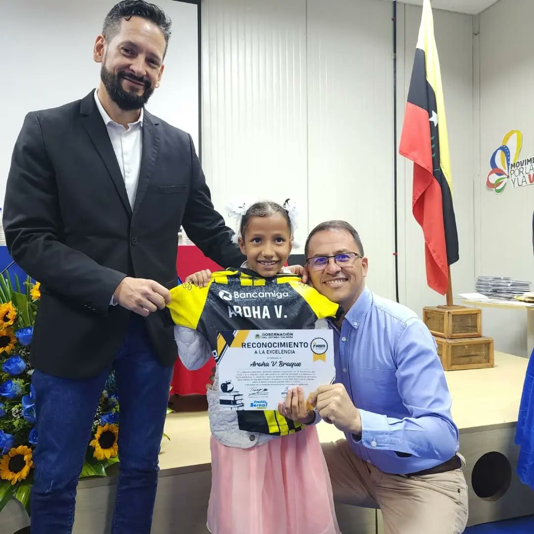 #28may Acompañamos al Dr. <a href="/TrompizCarlos/">Carlos Trompiz</a> y al equipo de <a href="/Fundesta_inst/">FUNDESTA</a> en la celebración de su 19 Aniversario, actividad que estuvo enmarcada en una excelente charla del Politólogo César García.
¡Felicidades Fundesta!

<a href="/FreddyBernal/">Freddy Bernal</a>
<a href="/EmprendeTch/">Emprende Táchira Oficial</a>
<a href="/Sedebat_/">SEDEBAT</a>