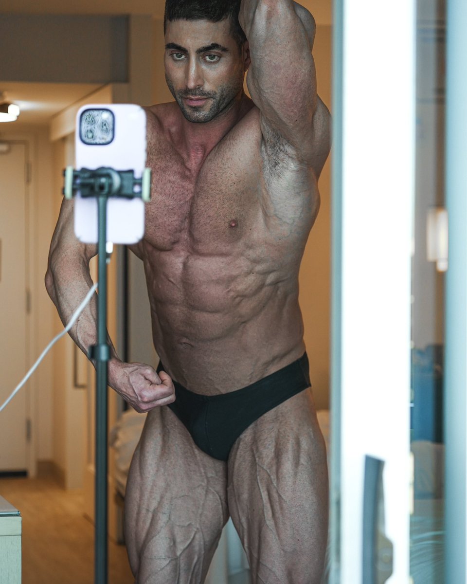 on the video call for those ALL IMPORTANT POSING SESSIONS 

@EvogenNutrition 
@HanyRambod 
@muscle_fitness 
@MuscleContest 
@MrOlympiaLLC 
@NPCNewsOnline 
@619Muscle 

#musclecontest #classicphysique #ifbb #npc #bodybuilding #mrolympia #mensphysique #fitness #gym