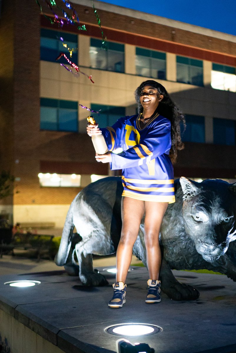akaskittlesaka's tweet photo. Same Purple &amp; Gold , Different Location 🥳💜💛
Bachelor’s Degree ✅
MHA….. LOADING⏳🤭 https://t.co/g9zl90p2Ad