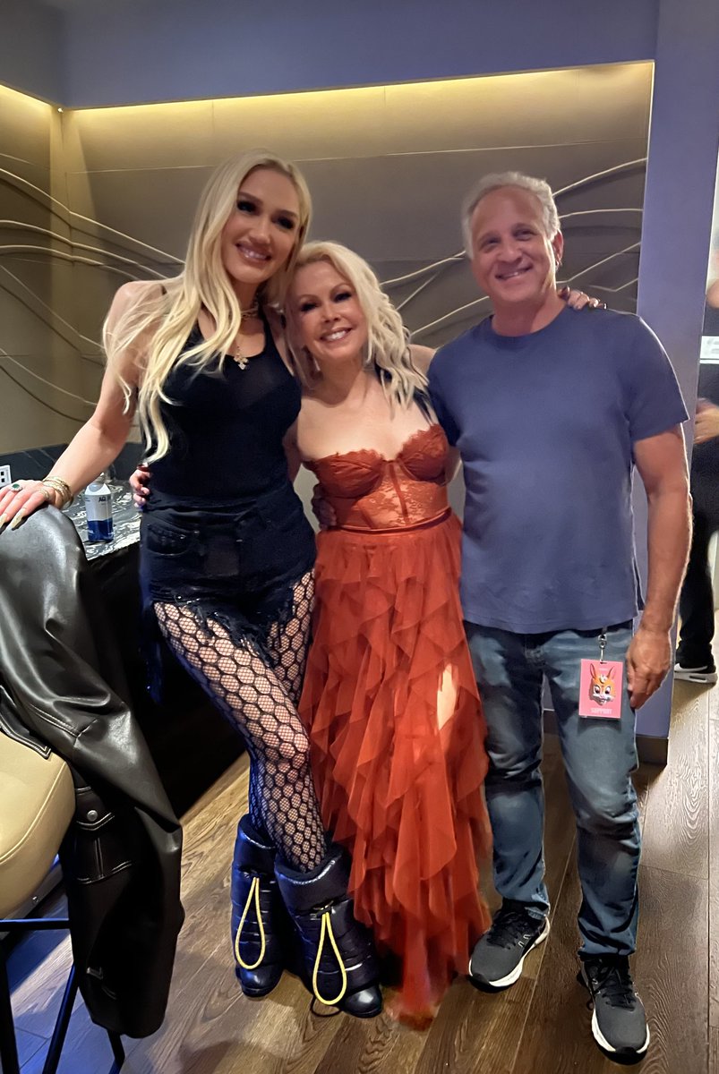 Backstage with ⁦@gwenstefani⁩ & Mitch Okmin, agent for Berlin & No Doubt. Been with him for 28 years. He’s truly the best! #themobagency