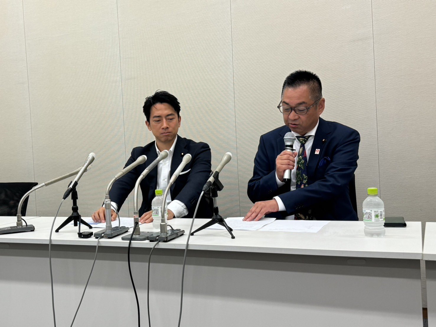 ほりいけんじ| 前衆議院議員|日本維新の会 兵庫県第10選挙区 в X: „昨日、「 #安全保障から考える未確認異常現象解明議員連盟  」発足人会が開催されました。先日、加古川で開催した国政報告会の特別ゲストのUFO議員こと、 #浅川義治 議員の悲願の議連がいよいよ設立され ...