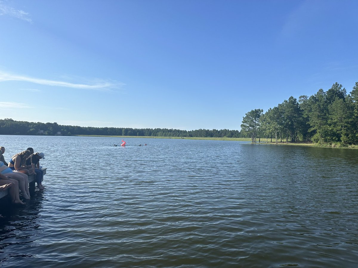 BUCoachGriffin's tweet photo. Thanks to Matt and Tandi Moore for opening up their beautiful home today in Marshall, Tx so our players could have some time on the lake! https://t.co/43GSdKbLUL