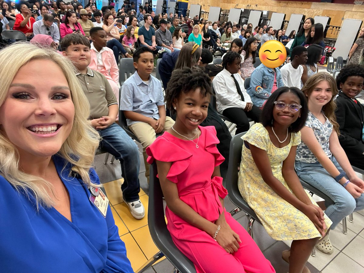 Lauren Russell tweet media