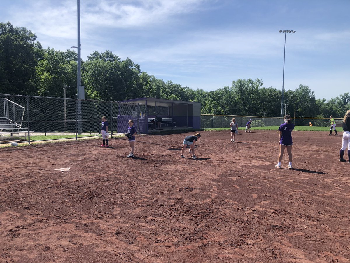 What a fun first day of camp! Good turn out, great weather, and some super softball girls!!❤️🥎