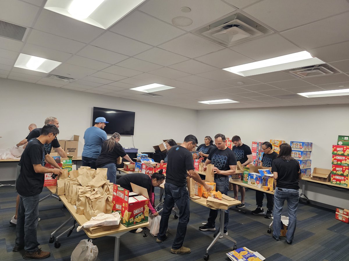 ecitelecom's tweet image. The Plano crew making a difference by helping #fmsc prepare and pack meals for hungry children in Honduras. #RBBNDay