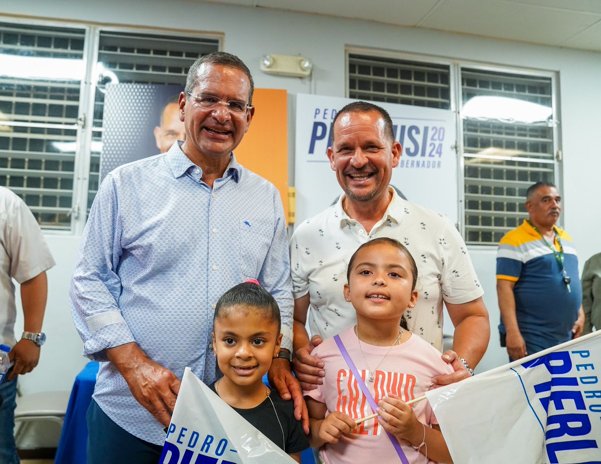 pedropierluisi's tweet photo. Seguimos nuestra #RutaDelProgreso junto a mi amigo y alcalde, Jorge A. Pérez Heredia para continuar trabajando por los utadeños y todo Puerto Rico. Estoy tan agradecido del apoyo que recibimos hoy nuevamente en la Ciudad del Viví. Su alcalde y yo seguimos firmes y comprometidos con cada uno de ustedes y nos queda mucho que lograr juntos por 4 años más. ¡Continuemos progresando en equipo, avanzando por buen camino, y listos para votar este domingo! #Utuado #Continuidad #Estabilidad #Progreso #ElMejorEquipo