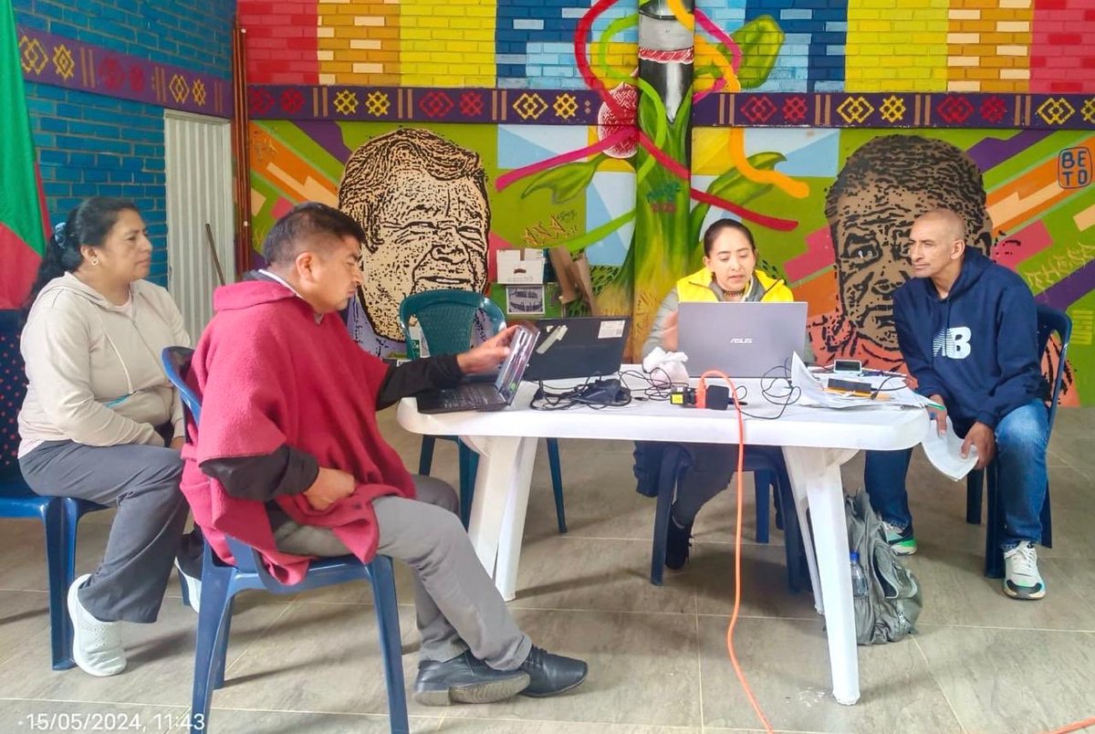 📷| La @UnidadVictimas realizó con dos comunidades indígenas de Jambaló, #Cauca, la validación de la base censal y la concertación de carencias de primer año, por hechos de violencia que causaron desplazamiento forzado en la comunidad. #CambiamosParaServir