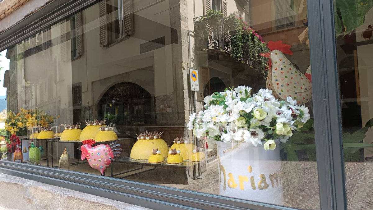 No podía faltar en la Ciudad de Bérgamo, Lombardía una hermosa Pasticceria. 🇮🇹💕💕