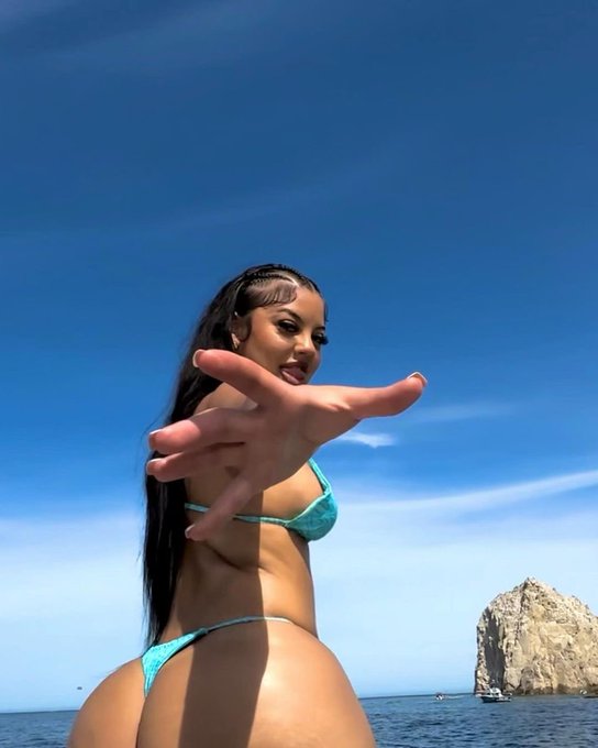 Watch Da Baddest's leaked NSFW photo on TwXstars