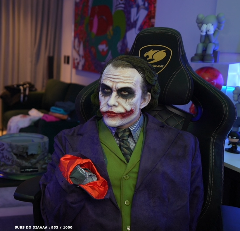 0 foco mesmo, ja botou o coringa pra streamar no lugar dele