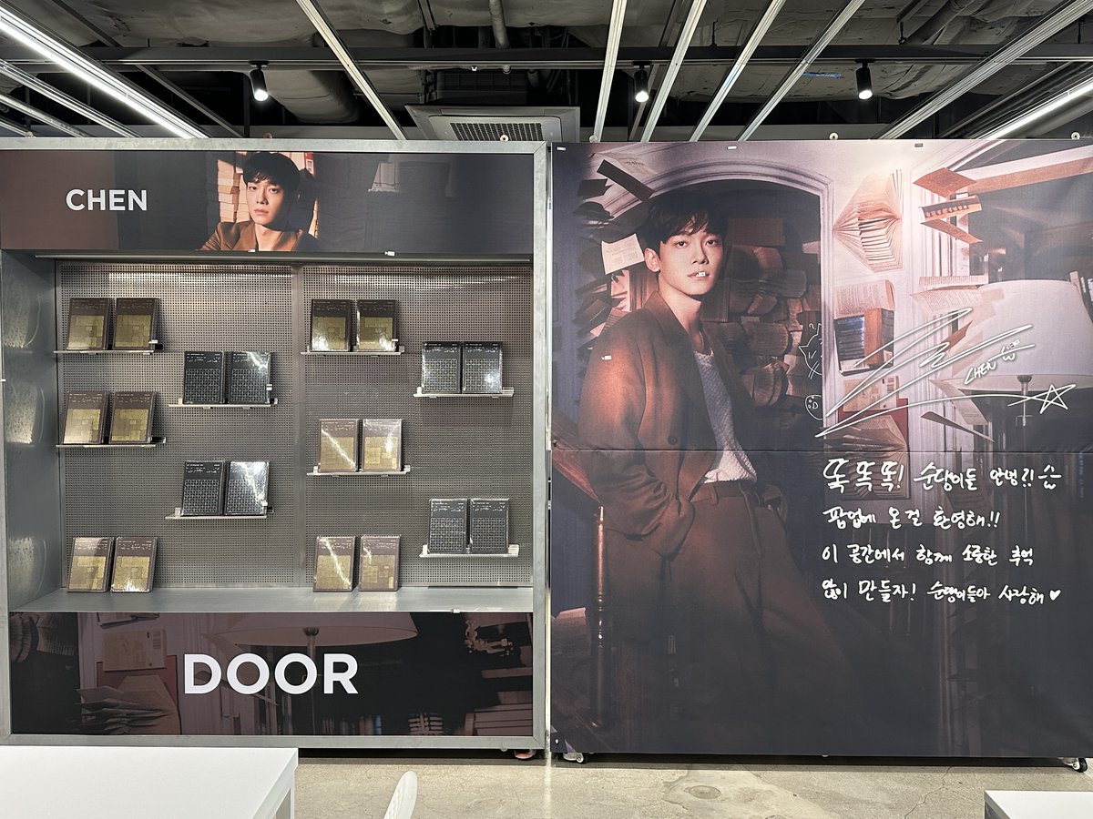 #첸 (#CHEN) - 미니앨범 4집 [DOOR] #케타포코엑스 POP-UP STORE DAY 1 🤎 📆24.05.29~24.06.03 🪐Space #3 🤍미공개 럭키드로우 포토카드 🩶스페셜 음료 & 투명 포카 프레임 🖤첸 네임스티커 & 포토 프레임 🤎방문후기 친필 사인폼보드 이벤트 🎁랜덤 친필 스페셜 기프트 #DOOR #Empty #빈집