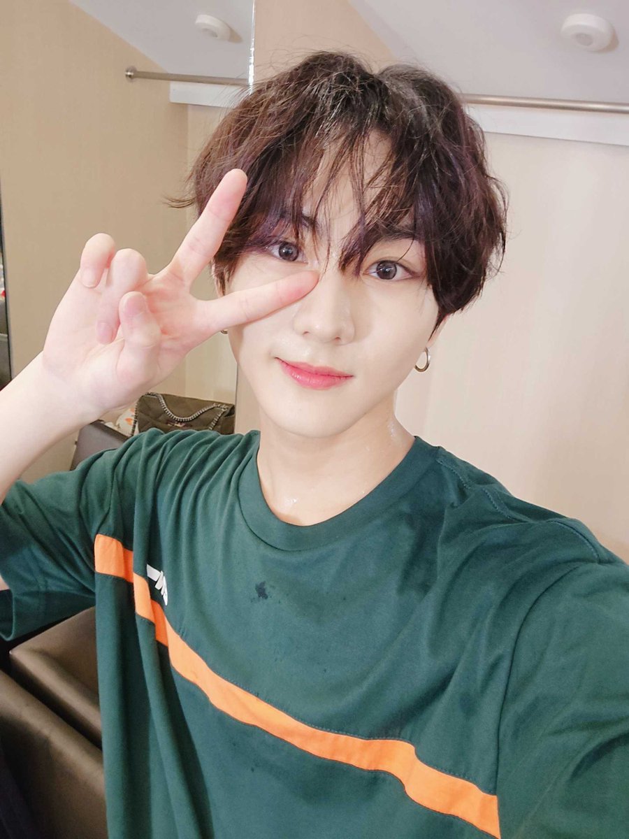 하 ㅠㅠ 복실냥이야
아침에 일어나자마자 계속 너를 보니 정말 힘이 난다
넌 나의 아침 요정이야..